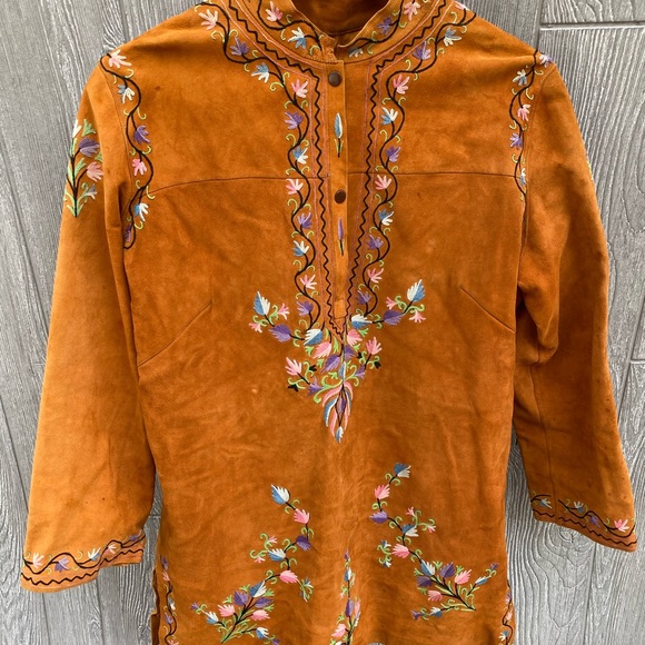 SOLD Vintage 70’s Suede Boho Floral Embroidered - Picture 3 of 16